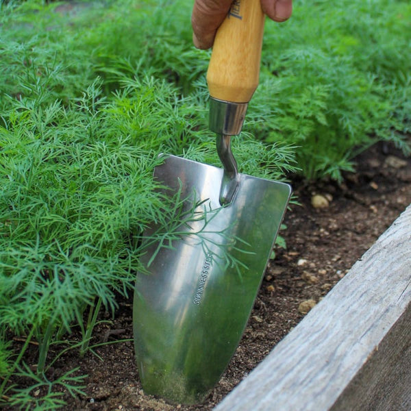 metal garden trowel Tierra Garden Trowel